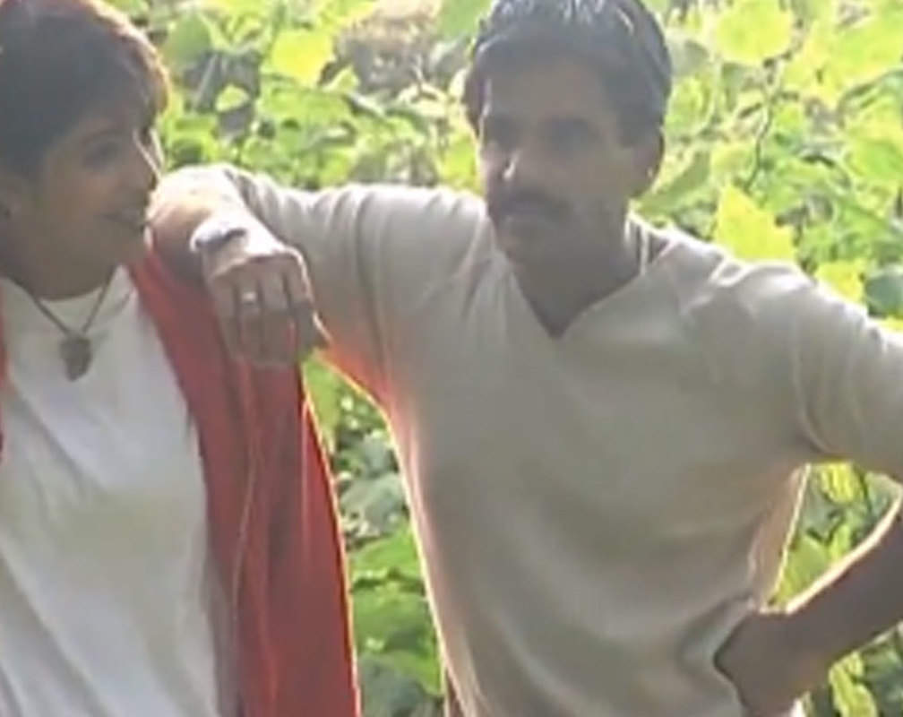 
Flashback video: Shooting of Suniel Shetty and Tabu starrer 1999 movie 'Hu Tu Tu'
