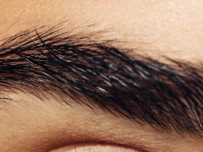 Homemade oil for thick eyebrows