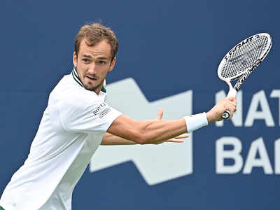 Daniil Medvedev, Stefanos Tsitsipas power into Toronto ATP quarterfinals