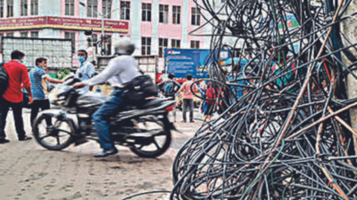 Mesh of wires still a threat in Kolkata neighbourhoods