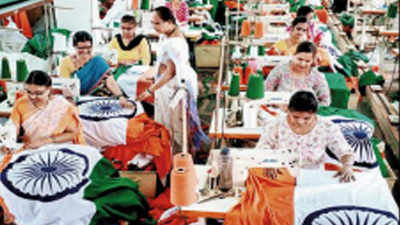 Sale of flags on the rise in Hubballi’s Bengeri
