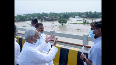 Bihar CM visits Koilwar, Babura and Saran to take stock of floods, water-level in Sone and Ganga rivers