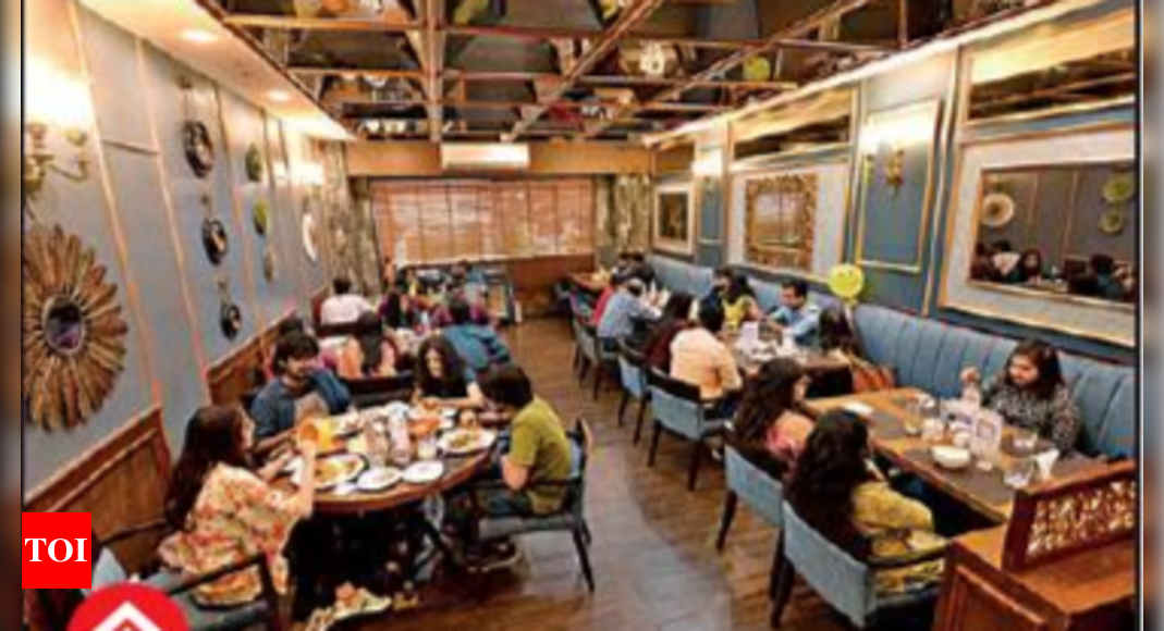 West Bengal: Now, you can dine out till 10.30pm