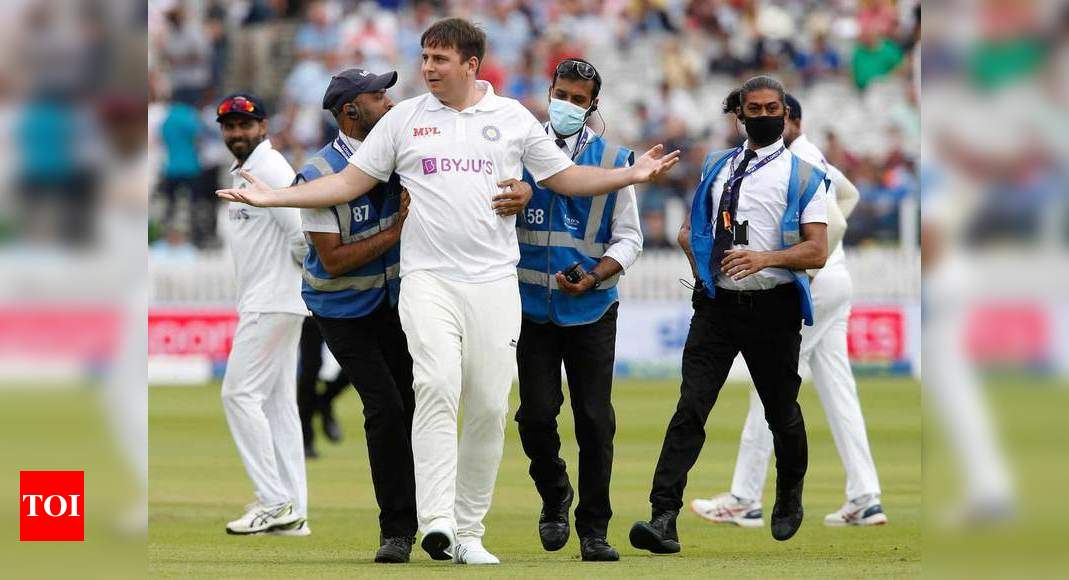 2nd Test: Pitch invader casually joins Indian team after lunch