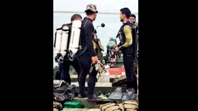 Day 13: Navy’s submarine teams look for pilots