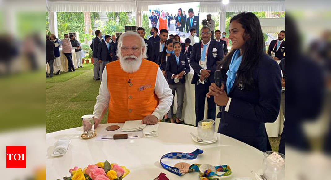 PM Modi fulfils promise, has ice-cream with PV Sindhu