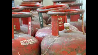 Rs 25 LPG hike takes price to a new high in Bhopal