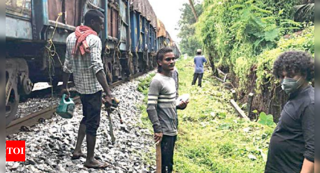 Goa: Cansaulim locals halt fencing work by rail authorities