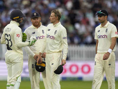India vs England: Manner of defeat could hurt bruised and battered England in remaining Tests, says Andrew Strauss