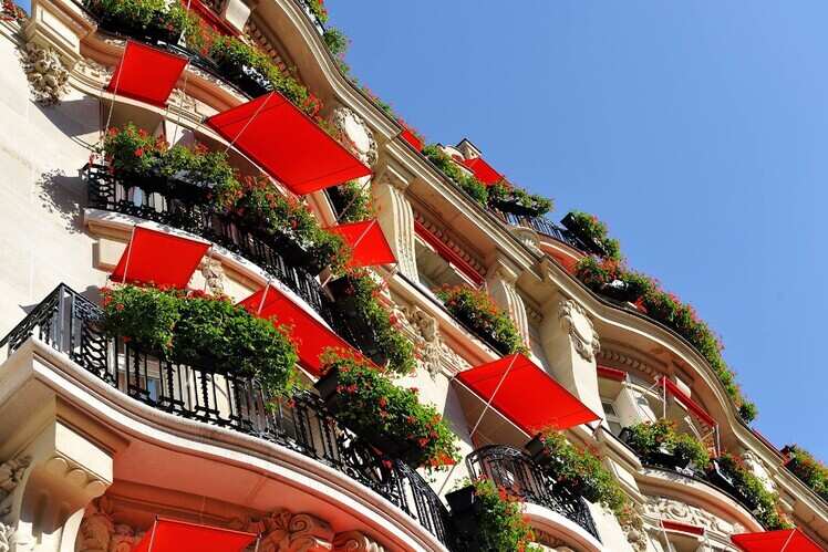 Le Plaza Athen&eacute;e