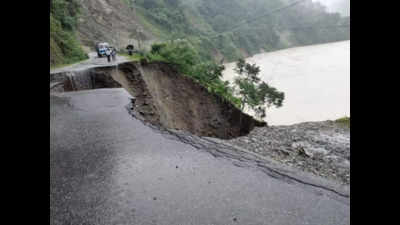 Landslide blocks NH-10, cuts off Sikkim from Bengal