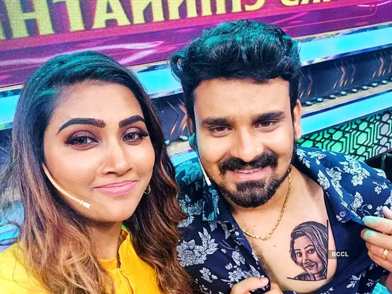 Yogeshwaram Flaunts Love For Wife Myna Nandhini Inks Her Face Inked On