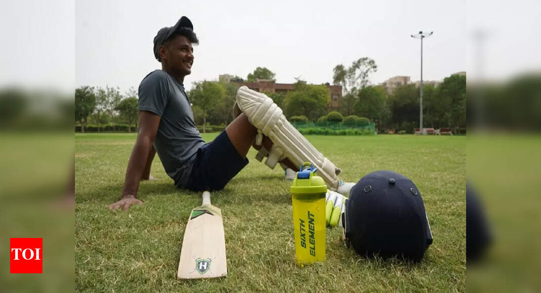 Cricket Equipment Under 999 Top cricket bats, gloves, shoes, pads, etc