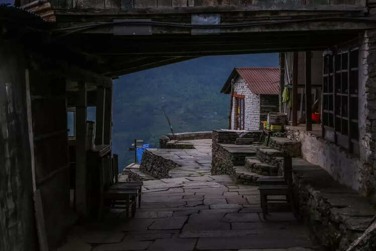 A heavy lunch and more stairways