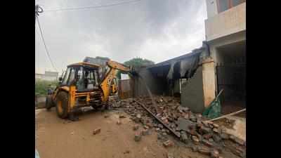 10 structures in illegal colony razed in Sector 72A