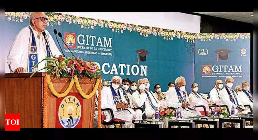 University sheds ‘colonial robes’ for Indian attire at convocation