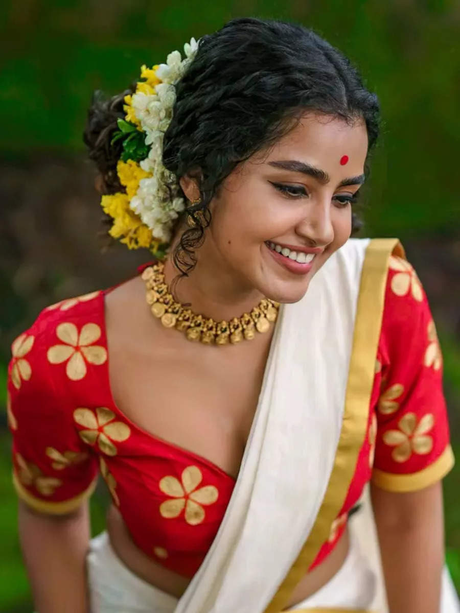Anupama Parameswaran looks ethereal in these ravishing saree looks ...