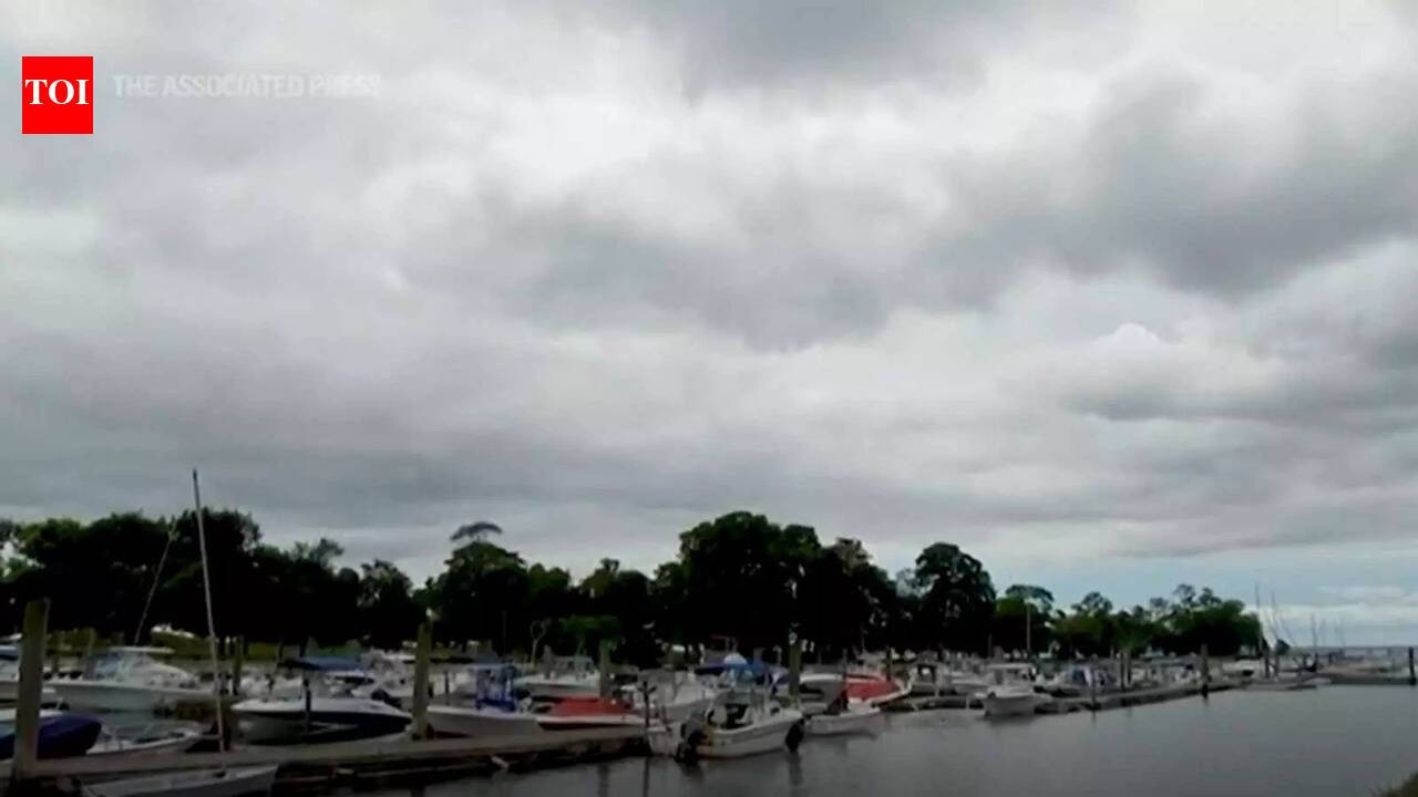 Hurricane Henri moves towards the US Northeast
