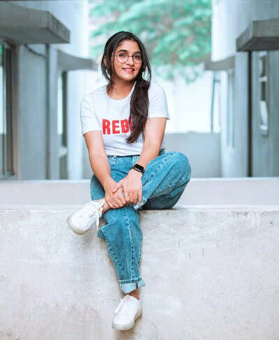 Fully vaccinated Divya Uruduga rearing to begin work on new films - The ...
