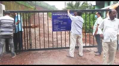 Curti panchayat finds unknown graves, locks site for last rites
