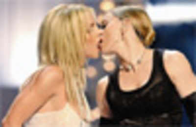 H'wood's hottest female kisses on stage