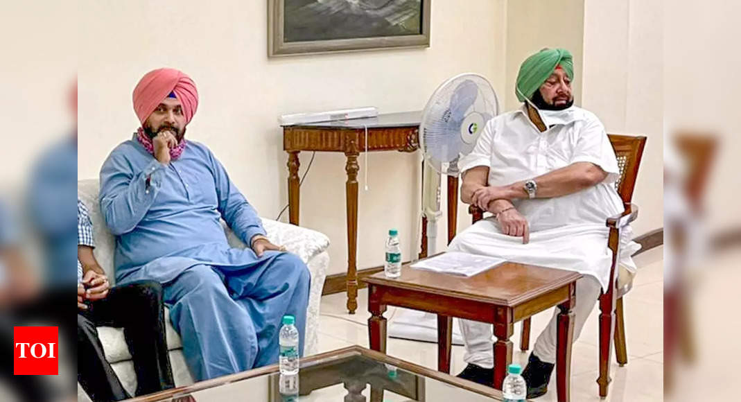 Sidhu summons advisers over controversial remarks