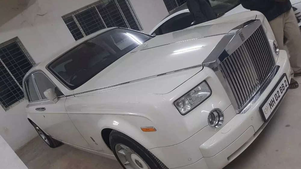 Photos Rolls Royce In Amitabh Bachchan S Name Seized In Bengaluru The Times Of India