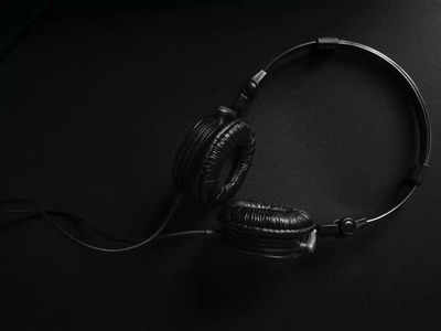 How To Choose Between Headphones, Earphones & Neckbands For Best Listening Experience?