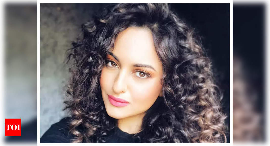 Sonakshi Sinhas Hilarious Reply To A Fan Who Asked For Bikini Photographs Will Crack You Up