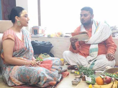 Swara Bhasker performs Havan and Griha Pravesh pooja in her new ‘old home’ – view pics