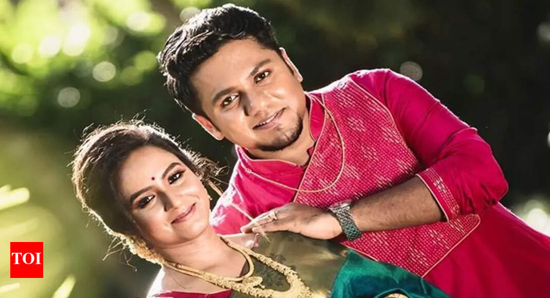 Sa Re Ga Ma Pa Fame Gourab Sarkar Gets Hitched To Bae Swagata Singha Times Of India