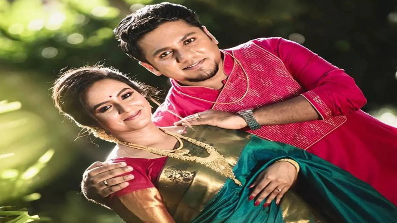 Bhagya Dile Tu Mala's on-screen jodi Tanvi Mundle and Vivek Sangle's  avatars as 'Kaveri' and 'Rajvardhan' | Times of India