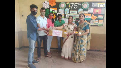 Students and youth sent rakhis to soldiers of Indian Army