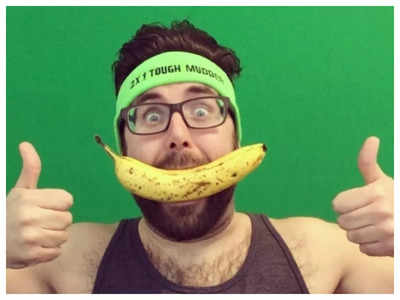 Man eats banana in 37 seconds without using hands, makes record