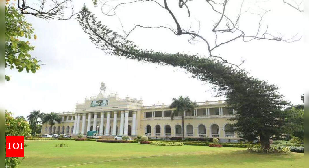 UoM bars movement of women students after 6pm