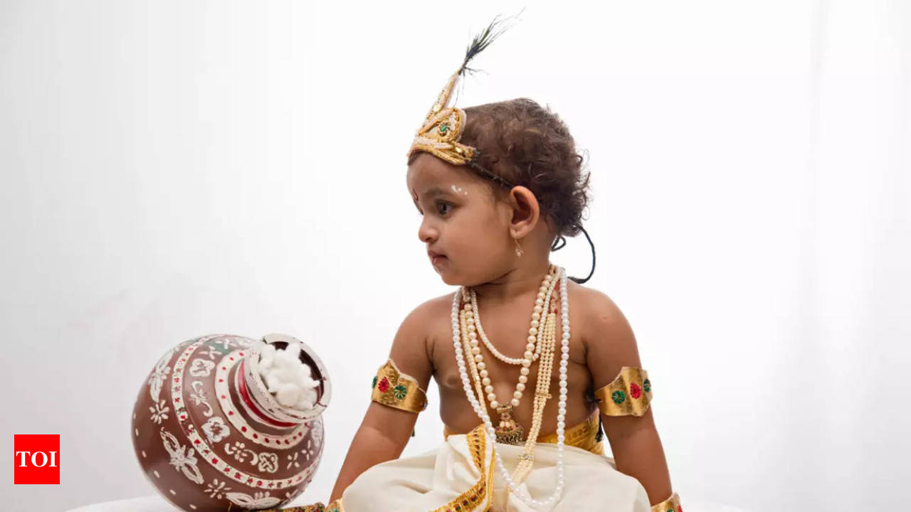 Child krishna hi-res stock photography and images - Alamy
