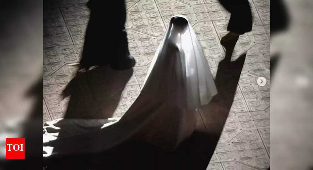 Kim Kardashian and Kanye West not calling off divorce even after(02)