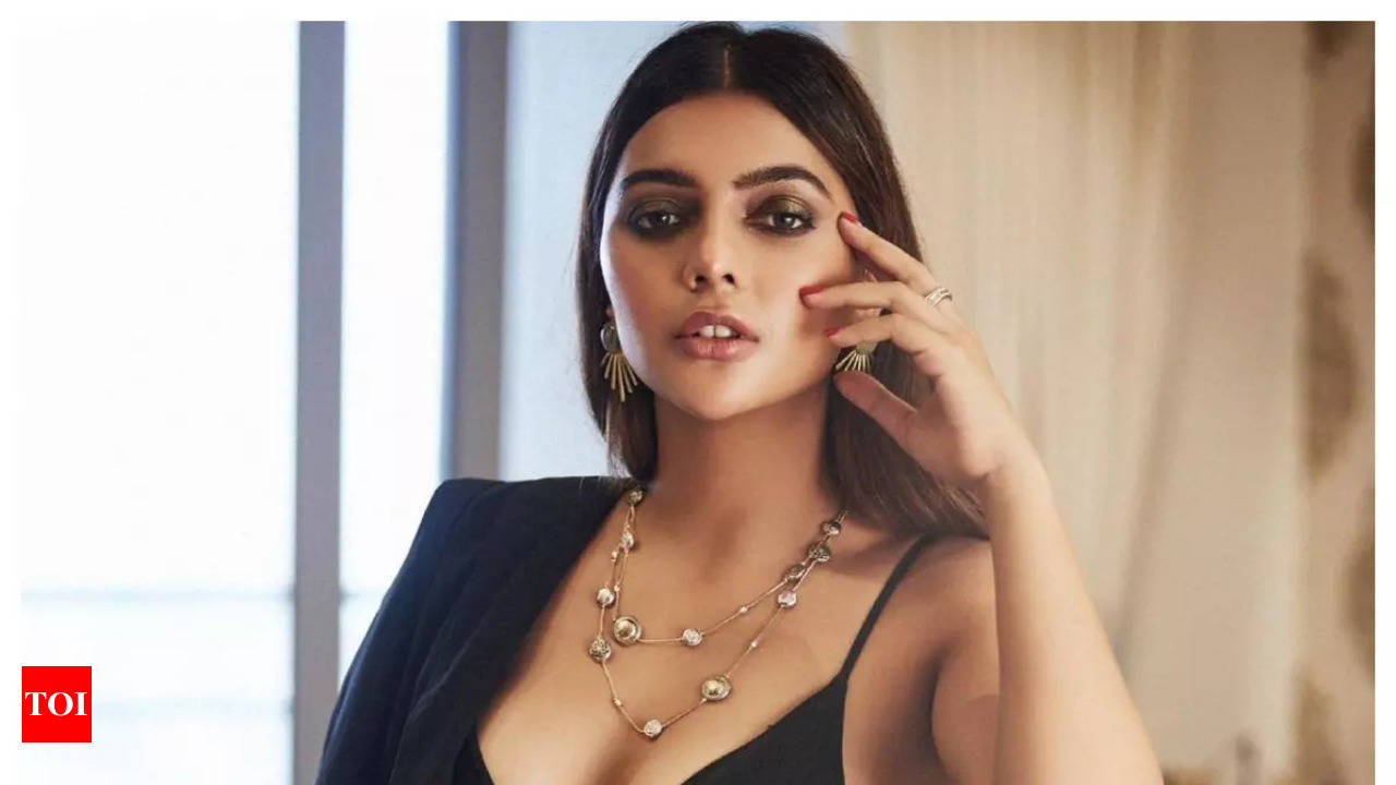 Ruhi Singh on OTT: It is an amazing time for us women who are getting  opportunities to shoulder a film or a series on our own | Hindi Movie News  - Times of India