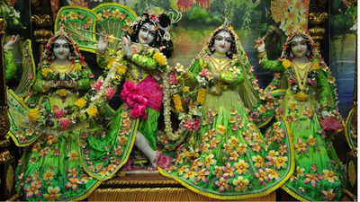 Mumbai: Devotees lay out silken robes, 56 dish feast to worship Lord Krishna on Janmashtami on Tuesday