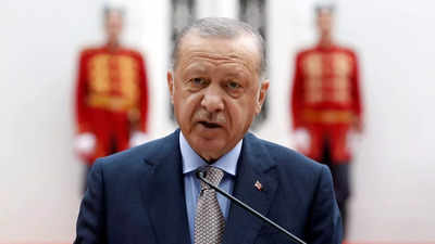 Turkish, UAE leaders talk on phone as tensions seem to ease