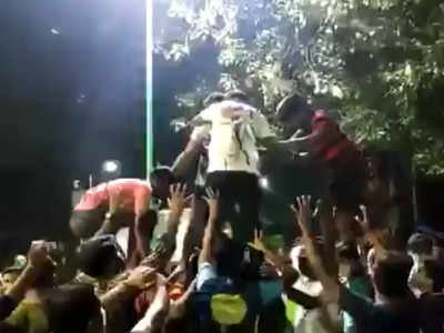 Thane: MNS party workers celebrate dahi handi despite ban imposed by Maharashtra government