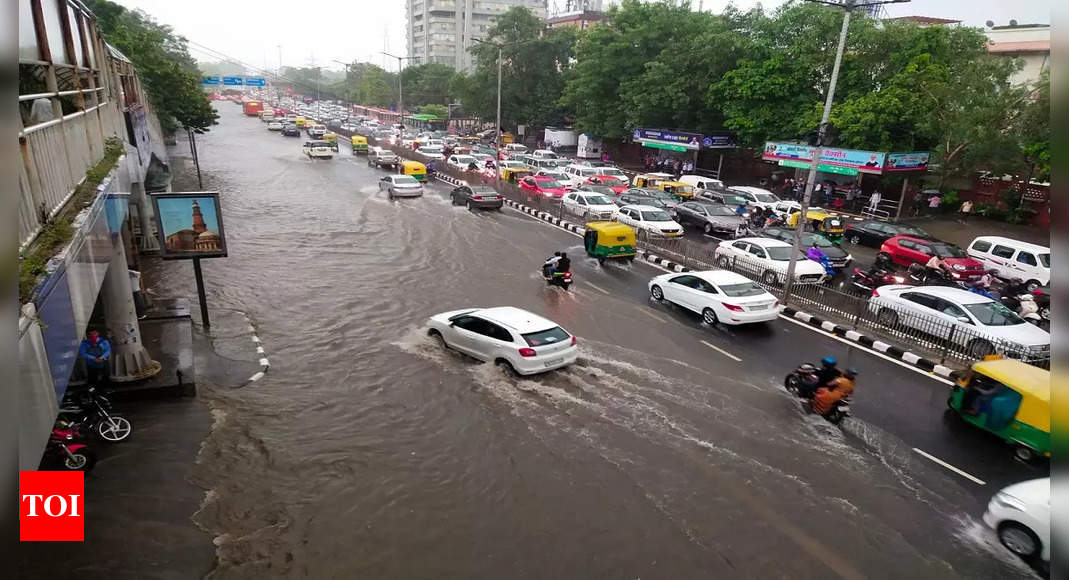 Waterlogging In Delhi: Rains Cause Waterlogging In Delhi, Traffic ...