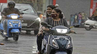 Gujarat: Heavy rains in Valsad; 2 killed in lightning strike in Mehsana