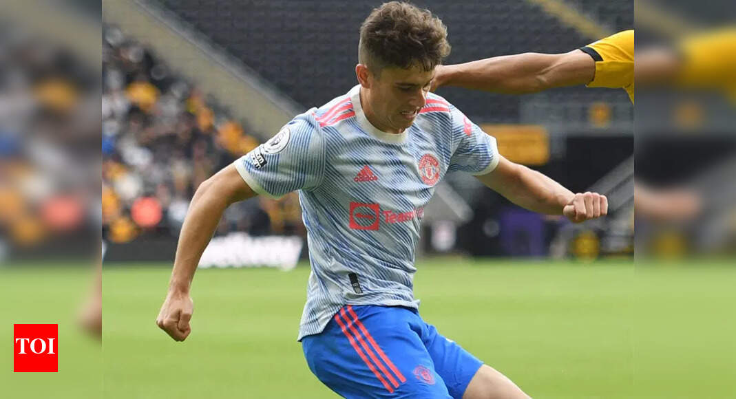 Leeds sign winger James from Manchester United on permanent deal ...