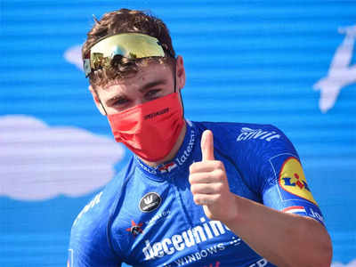 Fabio Jakobsen wins again as Eiking holds Vuelta lead