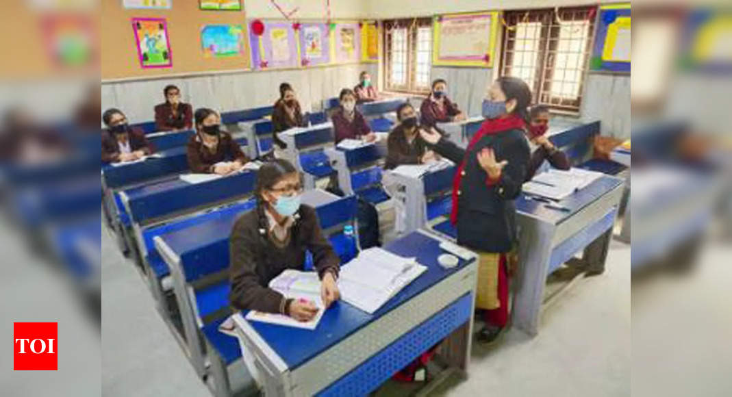 Delhi Schools Reopening News: Delhi Schools Reopen For Classes 9 To 12 ...