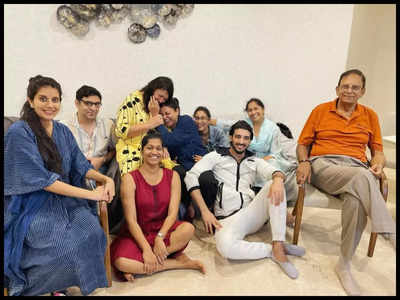 Sushmita Sen shares a beautiful family picture featuring beau Rohman Shawl, Renee, Charu Asopa and others as they celebrate Janmashtami