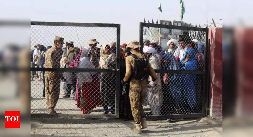 With Kabul airport closed, fearful Afghans rush for the border