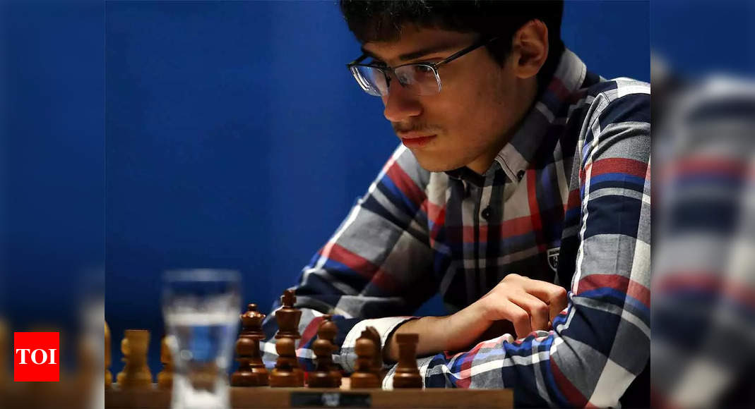 Magnus Carlsen ,Alireza Firouzja during the World Championships of News  Photo - Getty Images