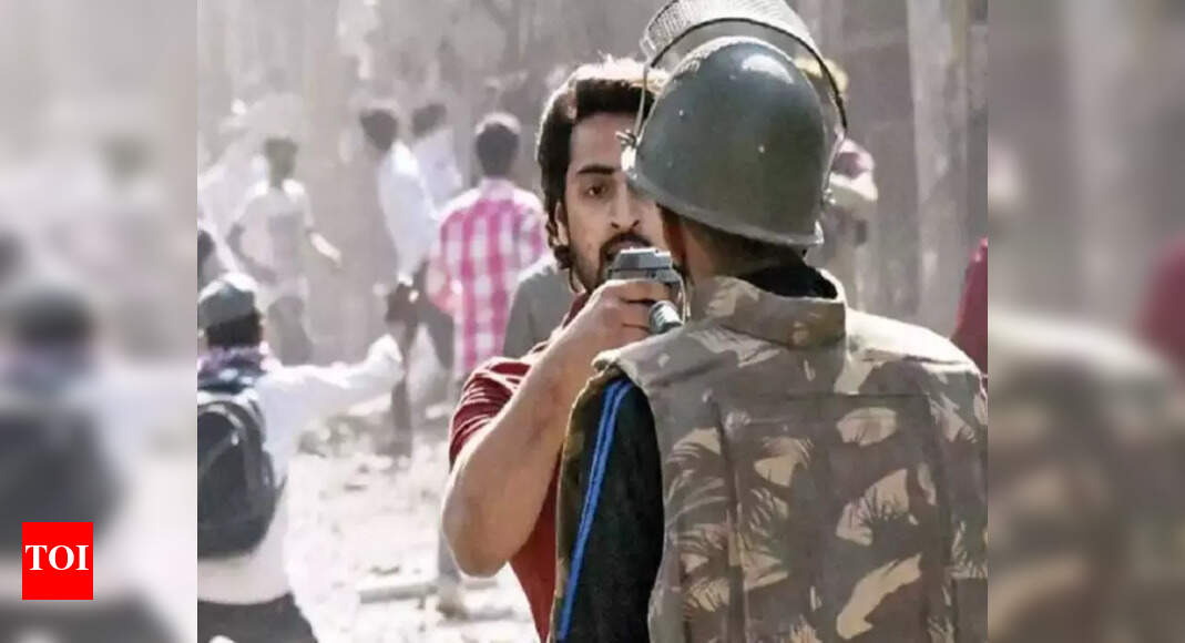 Faceoff: Court slams Delhi Police over 2020 riots probe, Netizens react